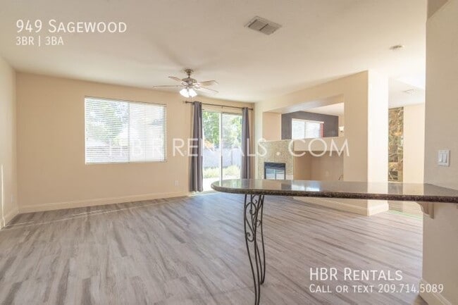 Building Photo - 949 Sagewood-