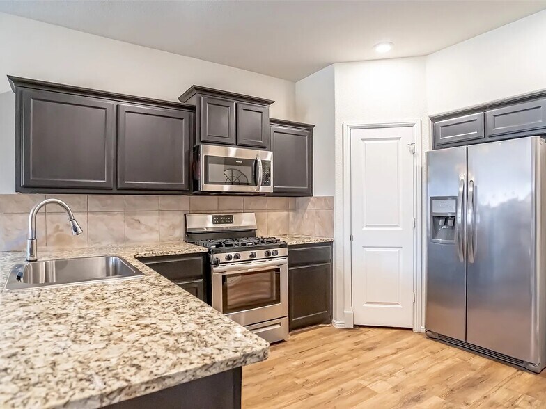 Building Photo - 9912 Huntersville Trl