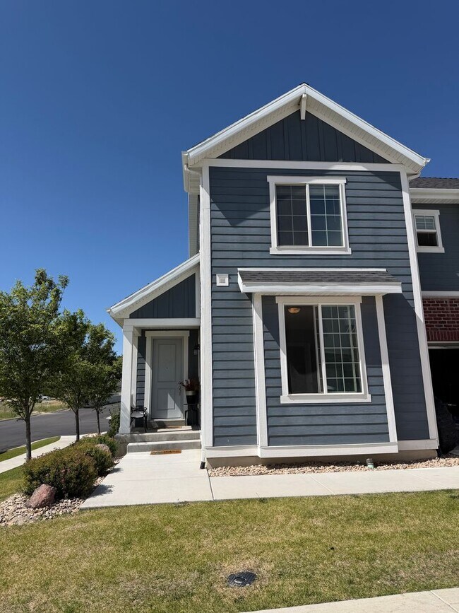 Building Photo - Beautiful 5-Bedroom Home in Lehi - Plenty of Storage!
