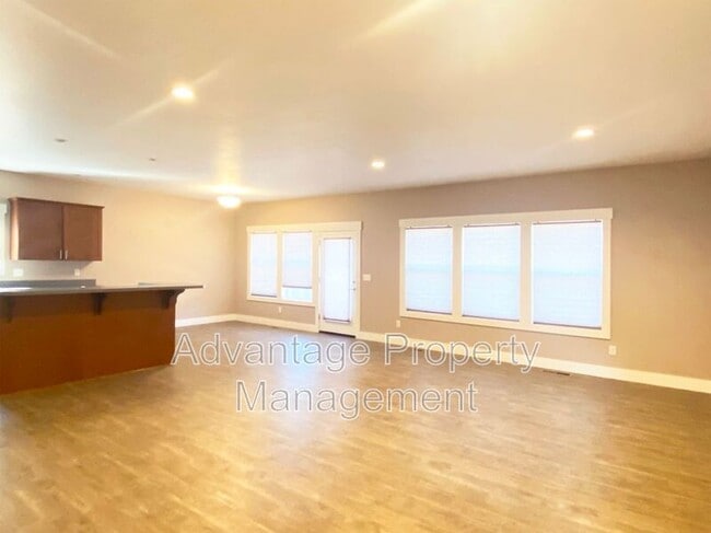 Building Photo - 122 S 21st St