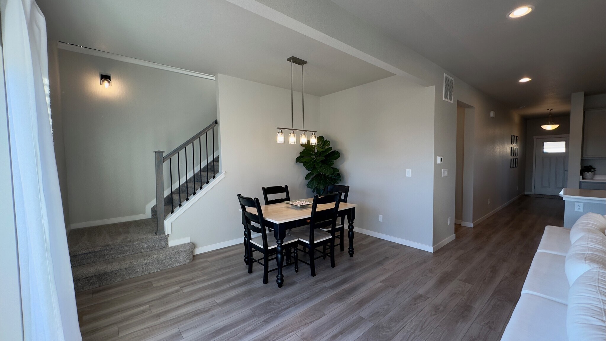 Building Photo - 965 Mouflon Dr