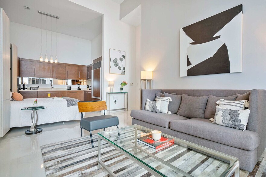 Building Photo - 485 Brickell Ave