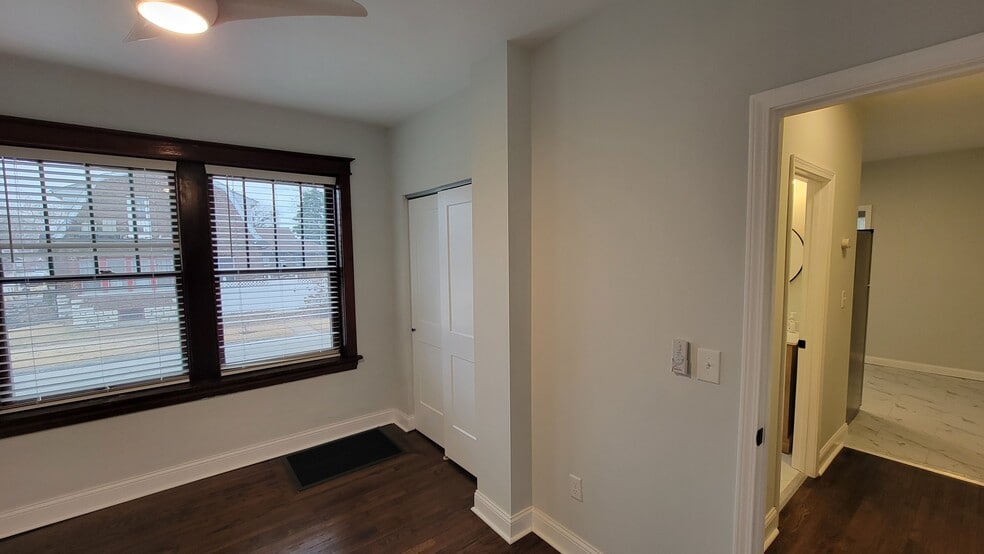 Building Photo - 5539 Holly Hills Ave