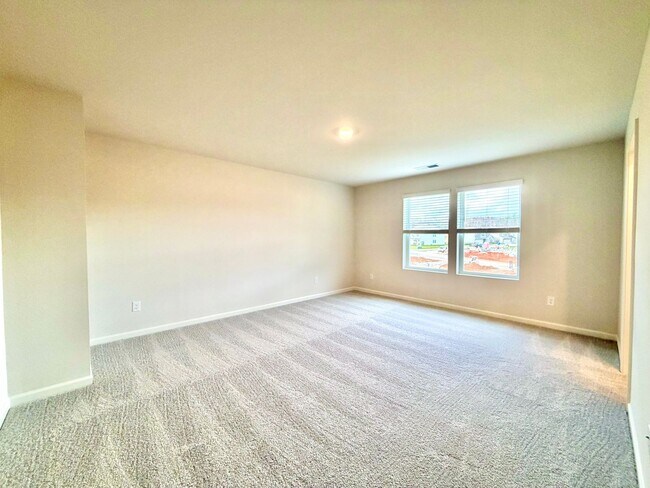 Building Photo - 913 Moray Ln