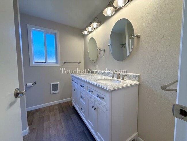 Building Photo - 5116 SE Mitchell St