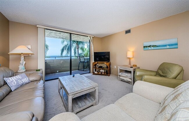 Building Photo - 6035 Sea Ranch Dr