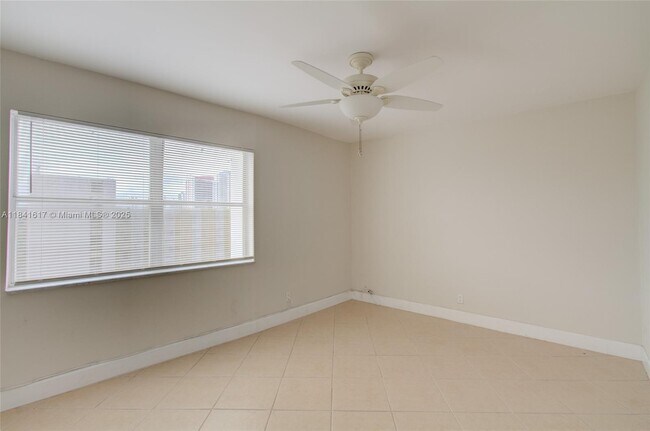 Building Photo - 401 Golden Isles Dr