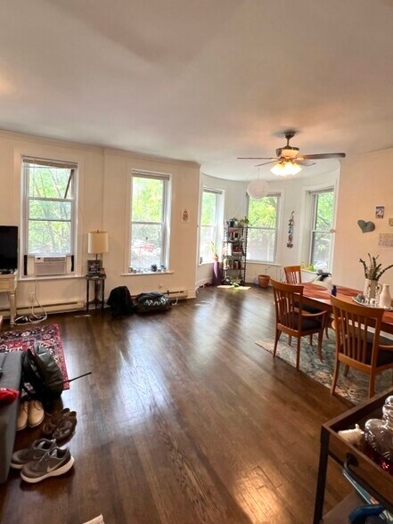 Building Photo - 2905 N Mildred Ave