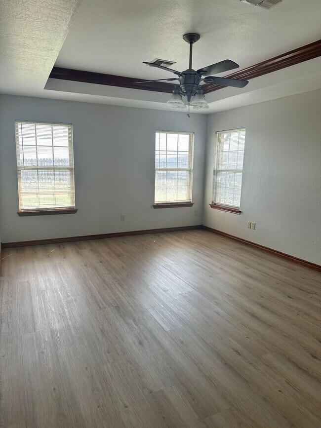 Building Photo - Great Home located in Dove Creek!$250.00 o...
