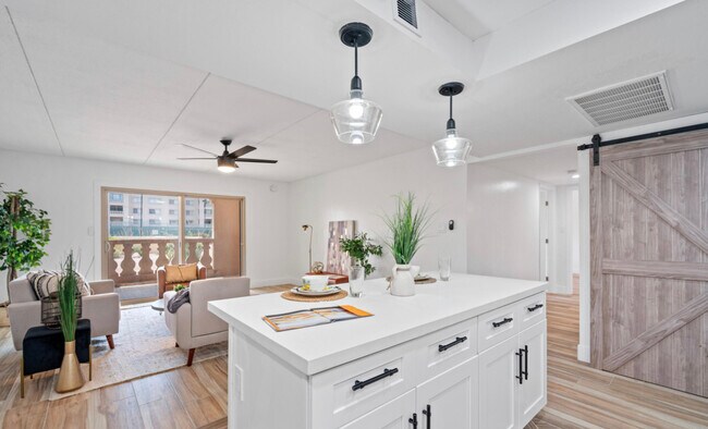 Building Photo - 7930 E Camelback Rd