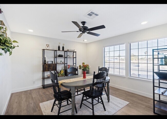 Building Photo - Fully Furnished Executive Rental in Las Ve...