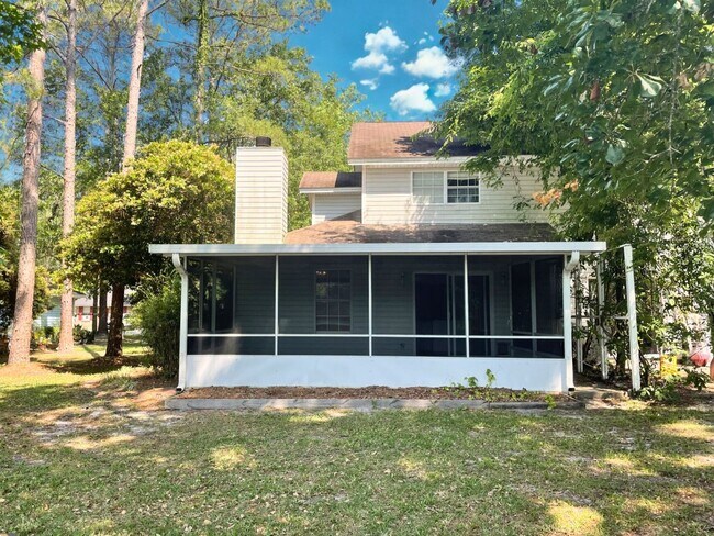 Building Photo - Prime Location , Pool and Grass cutting included!!!