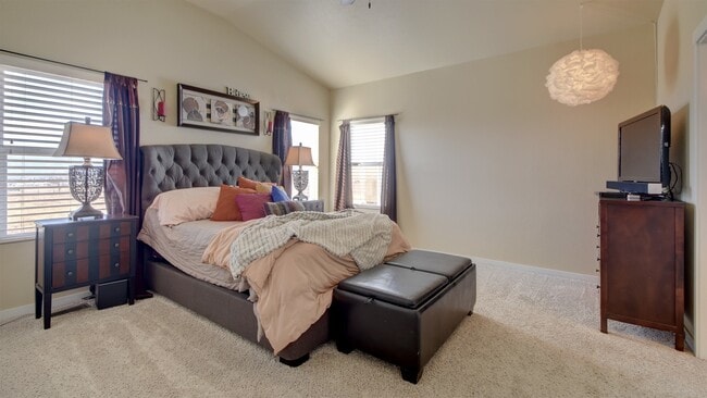 Building Photo - 5 Bedroom Ranch Home on North End