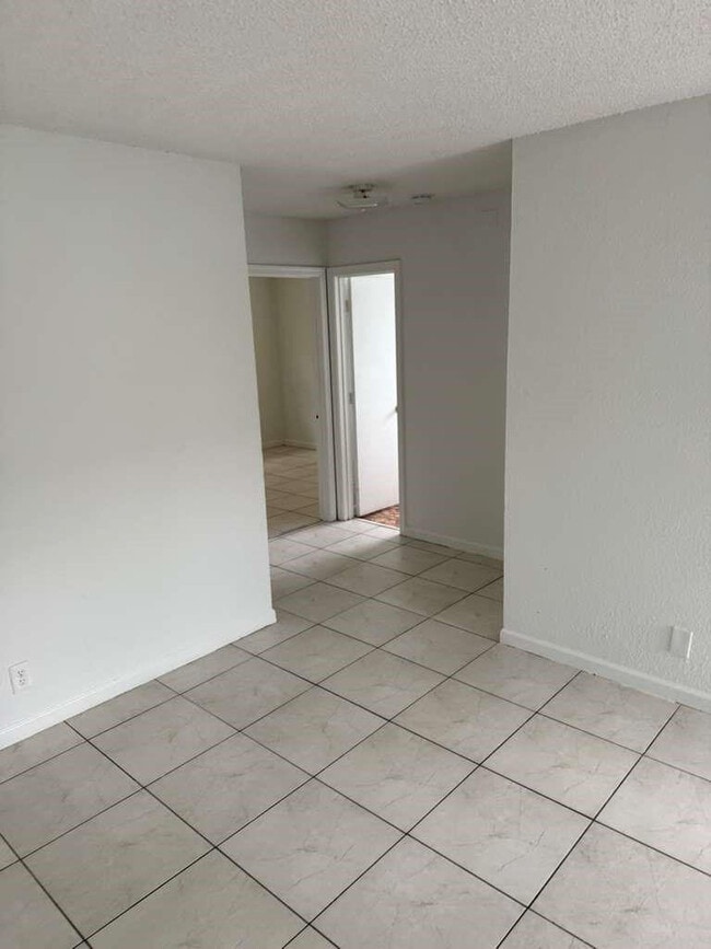 Building Photo - 218 NW 9th Ave