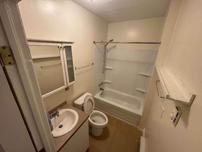 Building Photo - 706 Cherry Mountain St