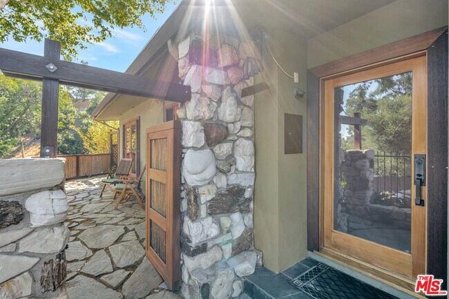Building Photo - 15511 Woodcrest Dr