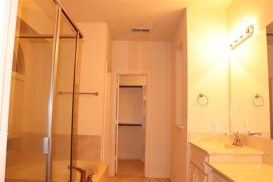 Building Photo - 14209 Sugar Hill Dr