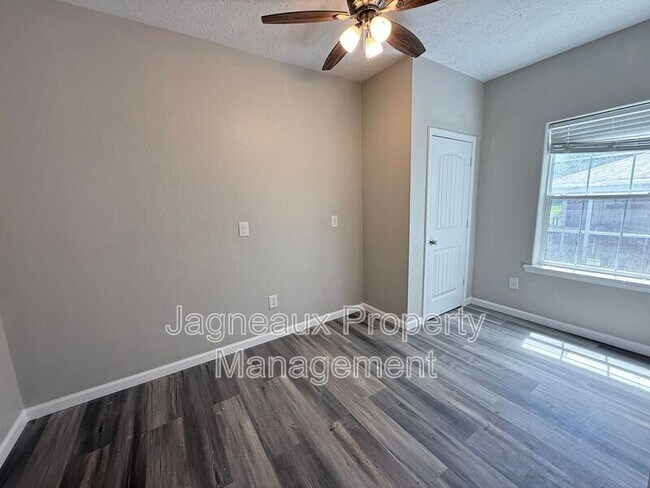 Building Photo - 816 Shady Ln