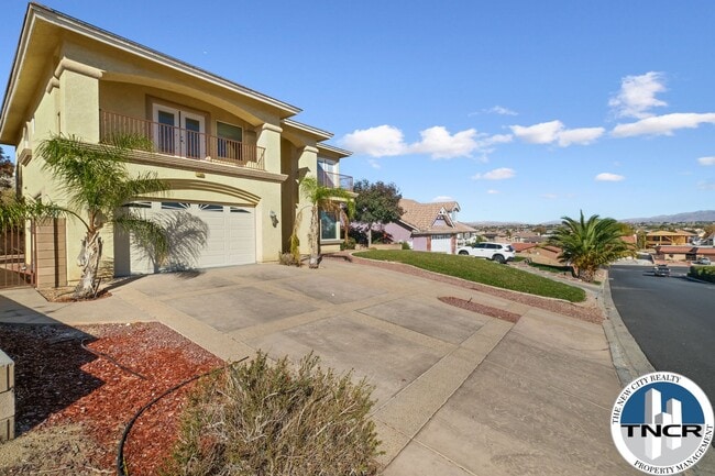 Building Photo - Gorgeous 4 Bedroom | 3.5 Bath