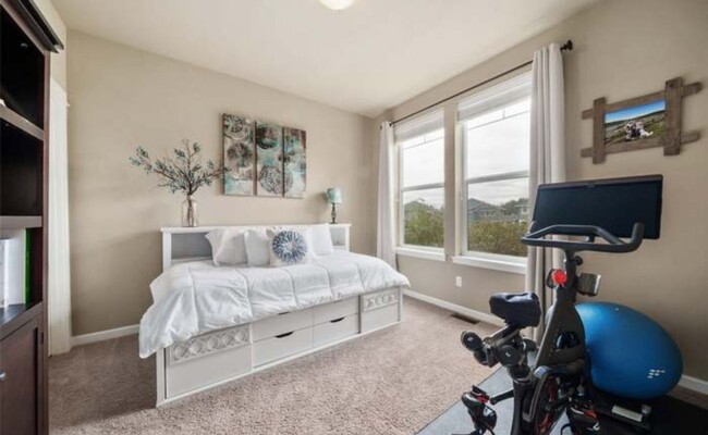 Building Photo - Teheleh Welcomes You Home to This 5 Bed Be...