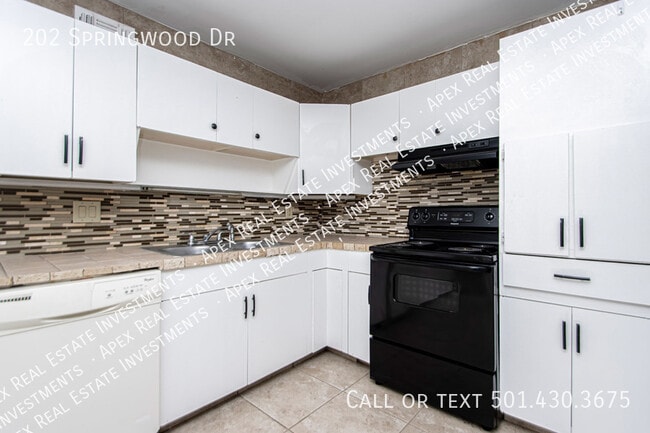 Building Photo - 202 Springwood Dr
