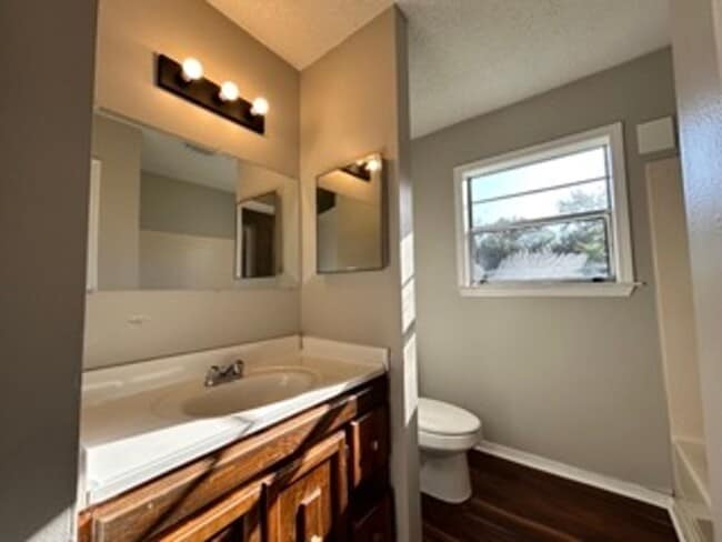 Building Photo - 212 Lawler Ave