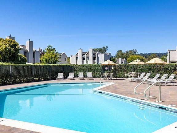 Building Photo - 4000 Rio Rd