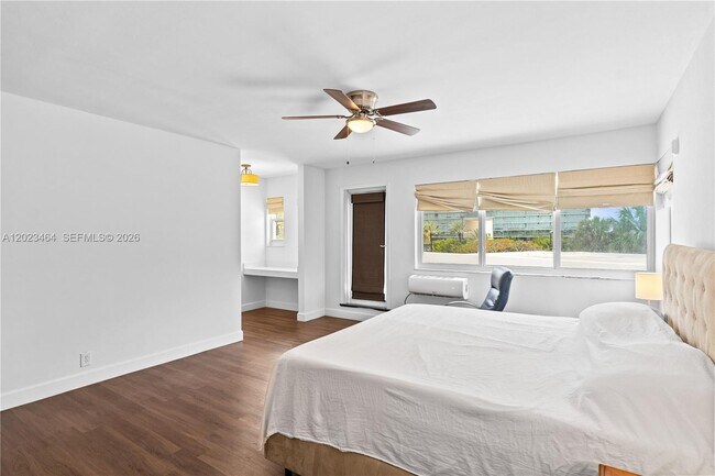 Building Photo - 10190 Collins Ave