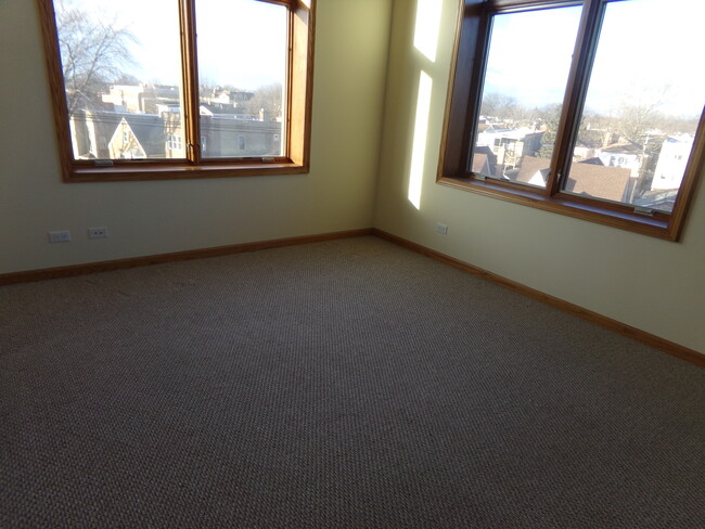 Building Photo - 5761 Higgins W Ave