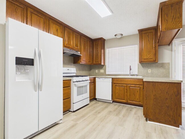 Building Photo - 10038 Woodland Village Dr