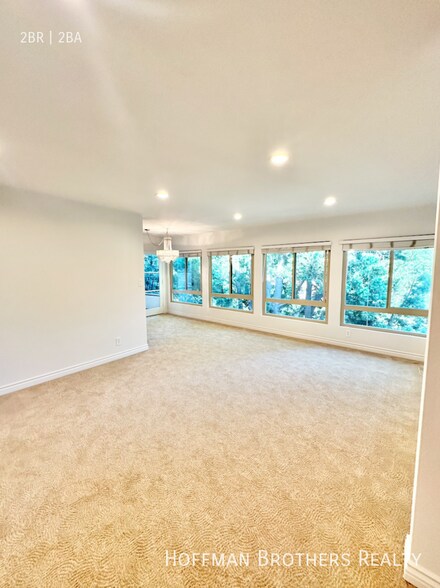 Building Photo - 8730 Charleville Blvd