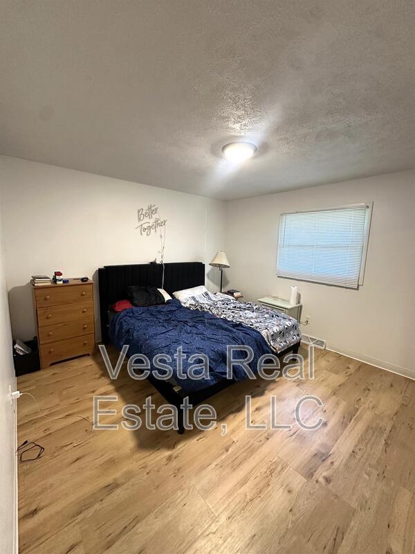 Building Photo - 104 College Park Ct