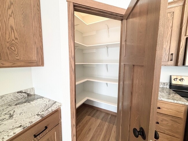 Building Photo - 577 Main St W