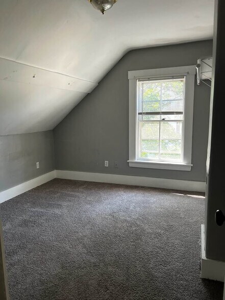 3rd floor B - 15 W Concord St