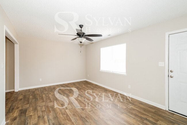 Building Photo - Cute, cozy and comfortable