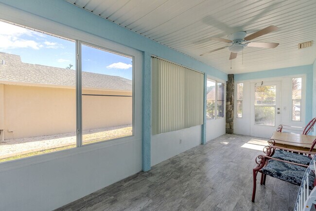 Building Photo - 828 E 23rd Ave