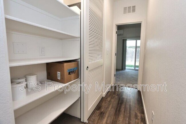 Building Photo - 396 Midstream Ln