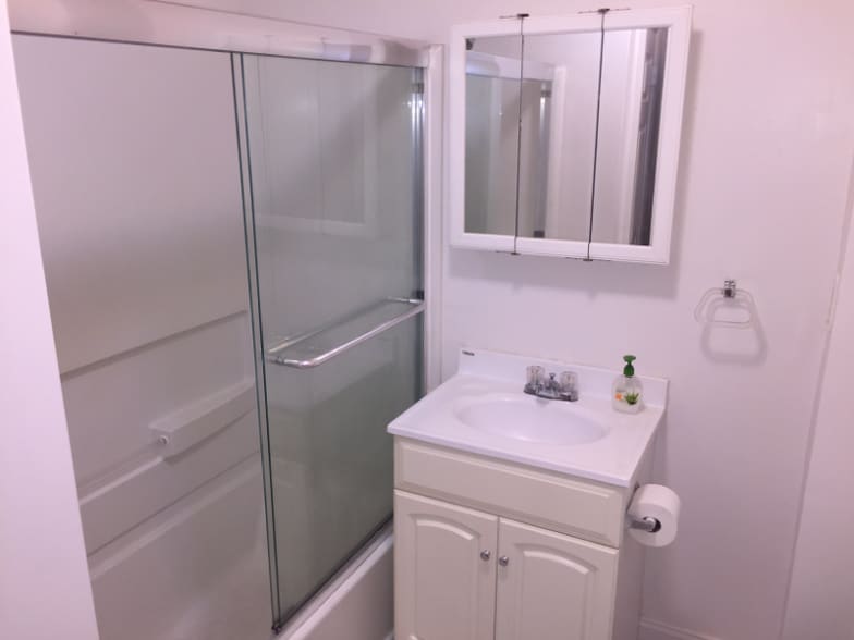 Building Photo - 1915 Green St