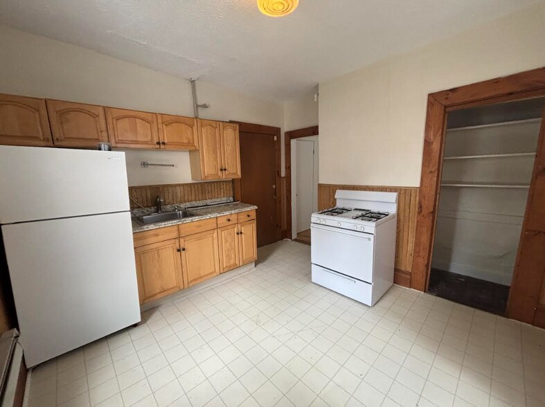 Primary Photo - 5 Watson St