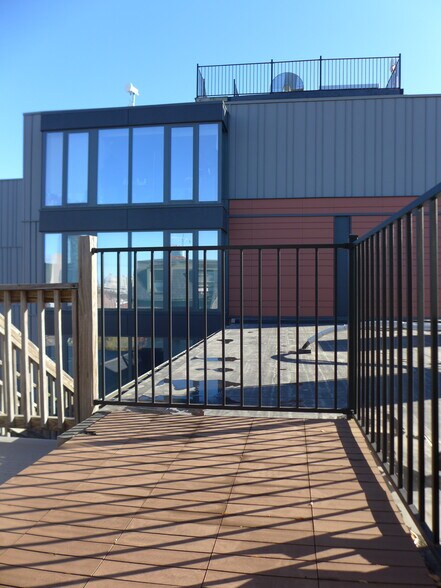 Building Photo - 8 Newcomb St