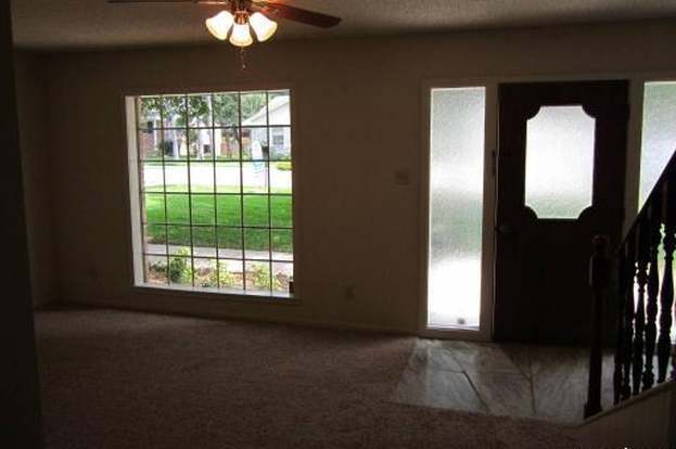Building Photo - 833 Timber Dr