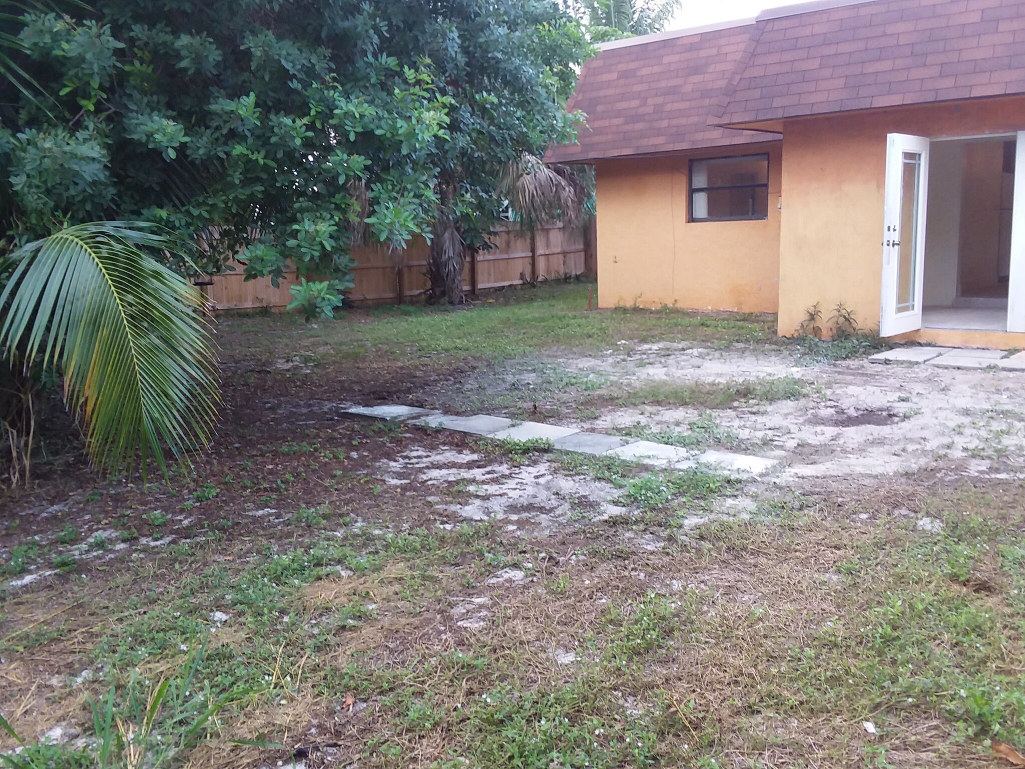 I told you the yard is really big - 12126 Gibbs Rd