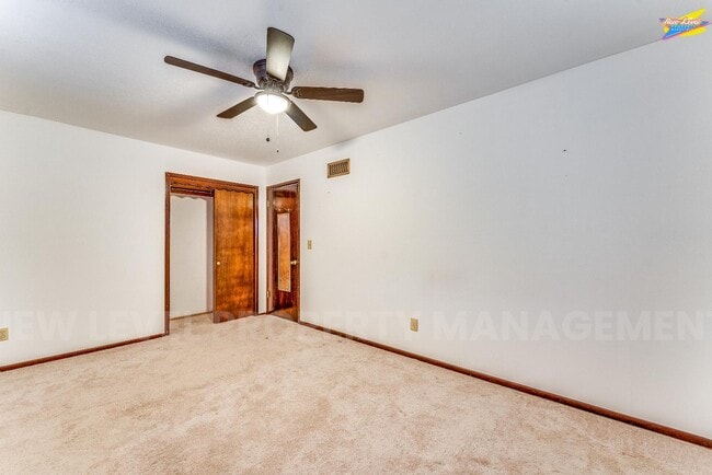 Building Photo - 8410 E Castle Dr