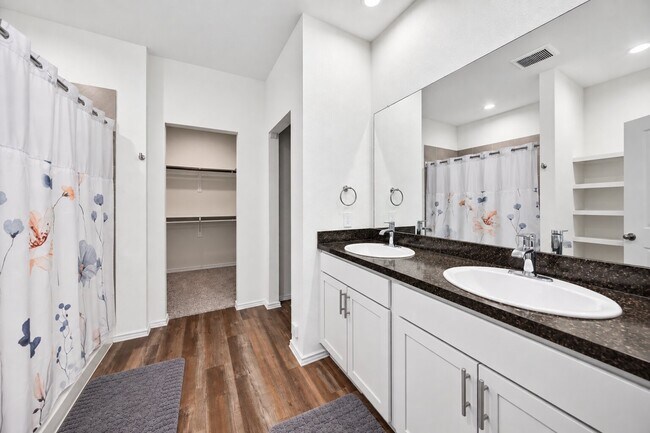 Building Photo - 5630 Vintage Oakmont Dr
