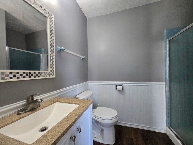 Building Photo - Spacious 5-Bedroom Family Home