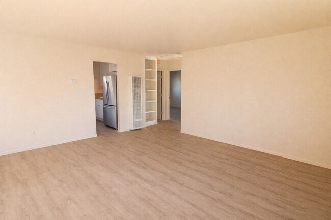 Building Photo - Recently Renovated, Single-Level 2-Bedroom Apartment with Small Fenced Yard.