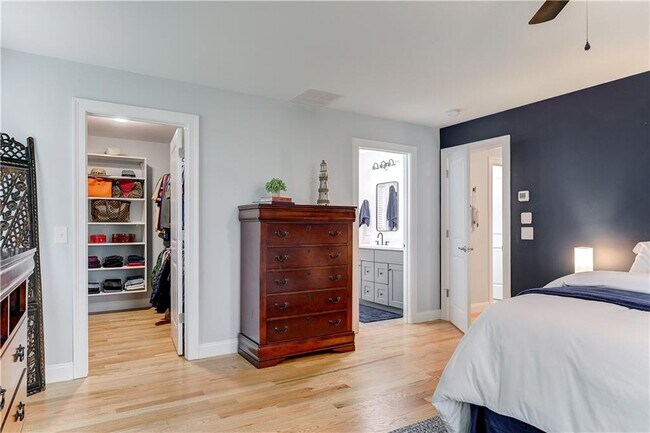 Building Photo - 142 Ferreira Ave