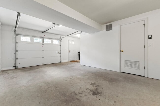 Building Photo - 6 Lochmere Ln