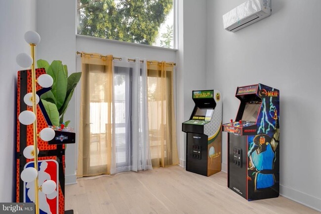 Building Photo - 528 N 22nd St