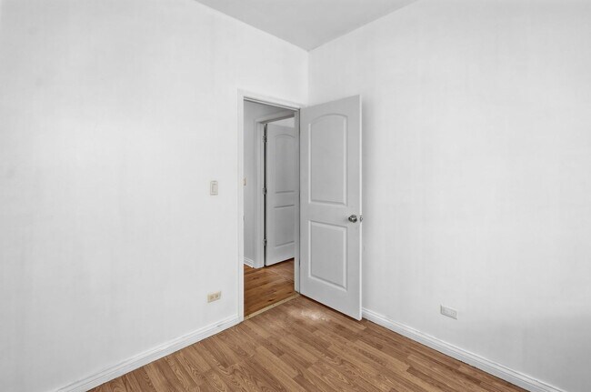 Building Photo - 1342 E 73rd St
